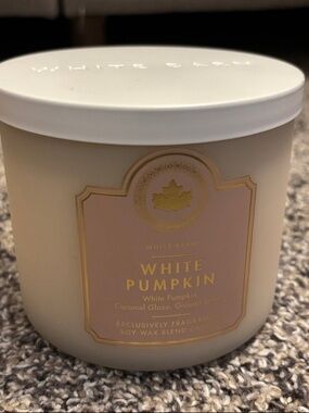 white barn bath and body works white pumpkin candle